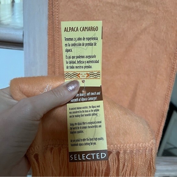 Alpaca Camargo Melon Colored Fringe Scarf NWT - Picture 4 of 12